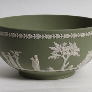 Wedgwood Sacrifice Bowl - Green Jasperware Cameo Pottery Ceramic Bowl 1981